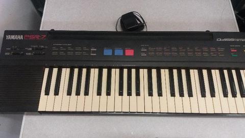 Keyboard Yamaha PSR-7 420 Dual Voices/ PCM Rhythm In Prestine Working Condition
