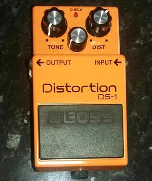 BOSS DS-1 Distortion guitar effects pedal IMMACULATE condition