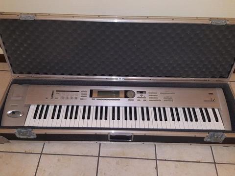 Korg Triton LE 76 keys Keyboard with padded case