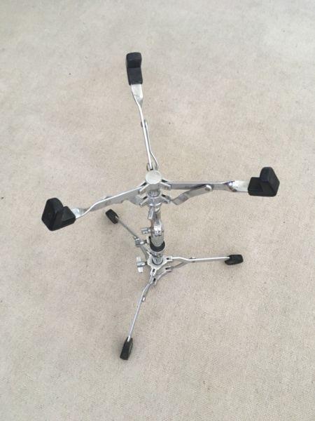 Snare drum stand (Tama)
