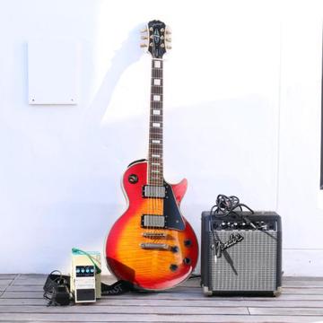 Epiphone Les Paul Custom + Fender Amp + Boss Pedal