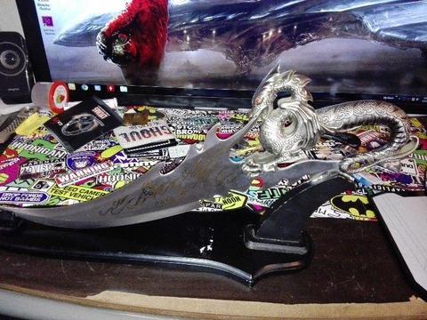 Fantasy Dragon Collector Knife + Stand