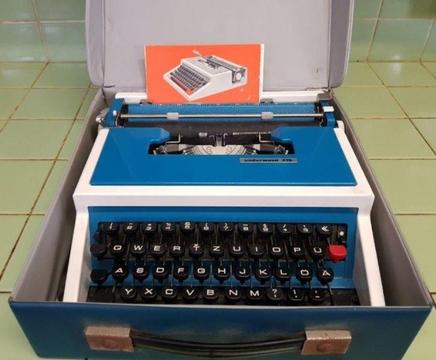 Underwood Typewriter with German Keyboard