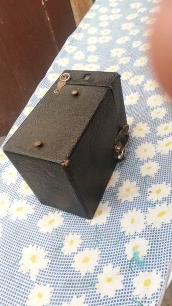 vintage handy house worcester box camera. 5 AVAILABLE R200 EACH