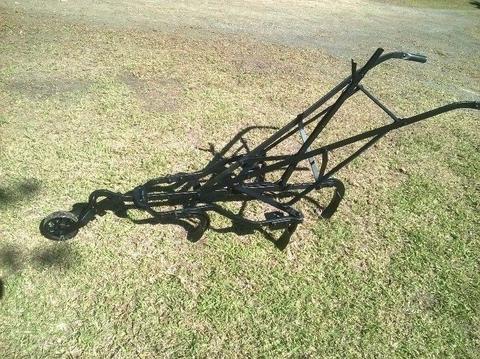 Adjustable Ox-drawn 5-shear plough and planter. R850 each