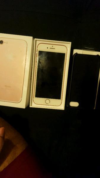 Apple IPhone 7 32GB Rose Gold LIKE NEW!! (BARGAIN!!)