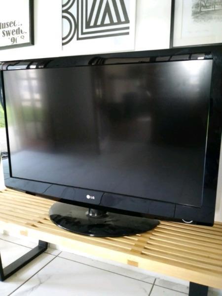 LG 42 inch LCD tv