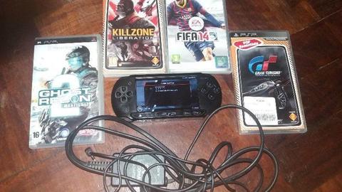 Playstation portable in perfect condituon plus 4 games