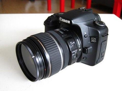 Canon 30D Camera with 17-85mm lens and bag