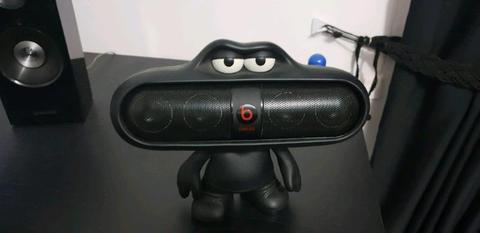 Beats pill 2.0 with beats dude