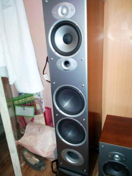 Polk audio floorstanding speaker RTi10 unfortunately only 1