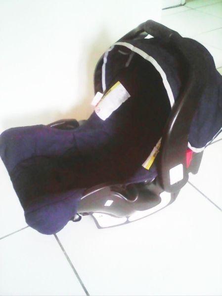 Graco baby seat/ carrier /rocker