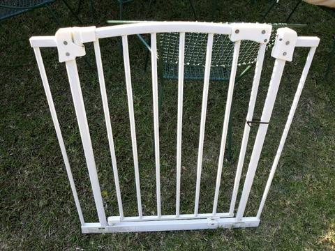Two baby gates with fittings for R400 and R480. See details in ad description
