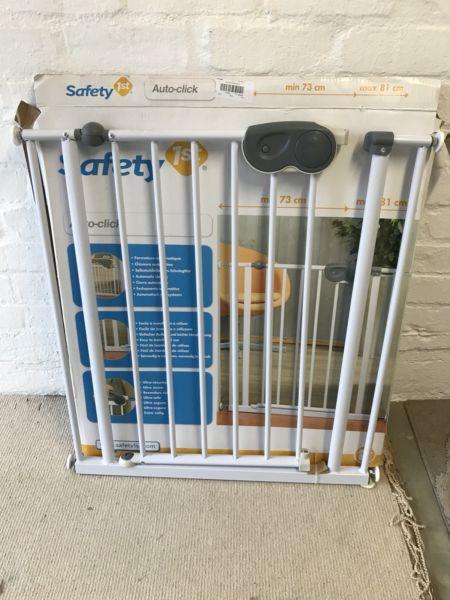 Safety 1st Auto Click Baby Gate