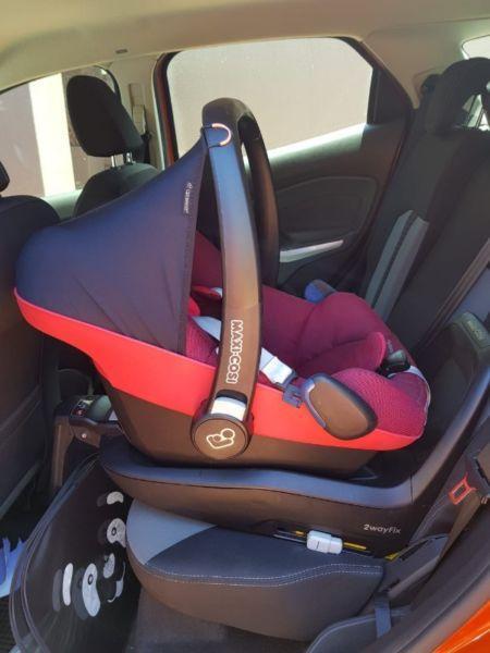 Maxi Cosi 2-Way Fix base and Pebble Plus car seat for sale