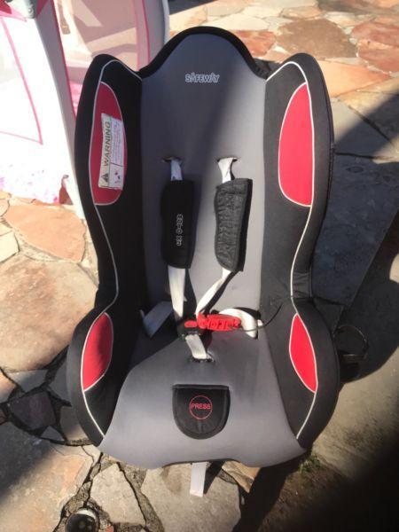 Safeway Moto X3 car seat for young children