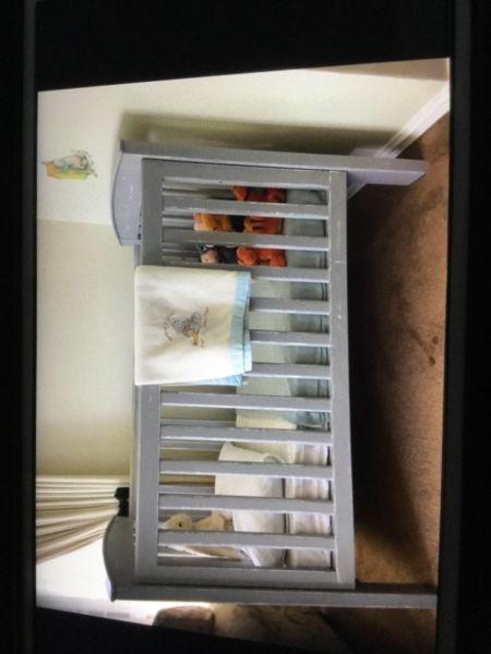 Beautiful cot bed for sale