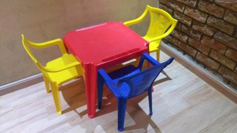 Kids table with 3 chairs
