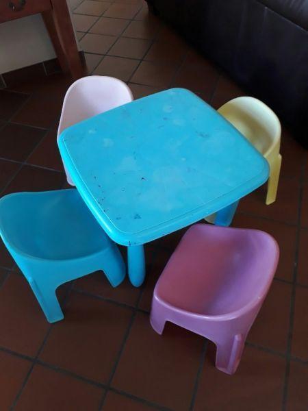 Kiddie table & chairs