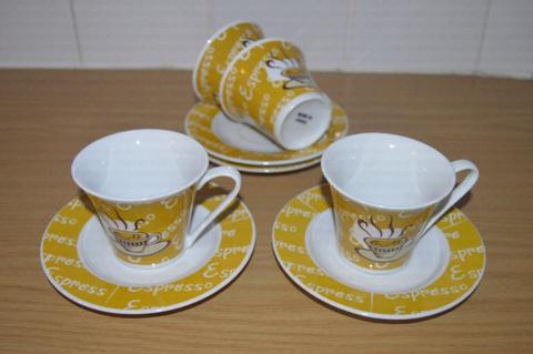 NEW! 4 Espresso cups with saucers set for R50