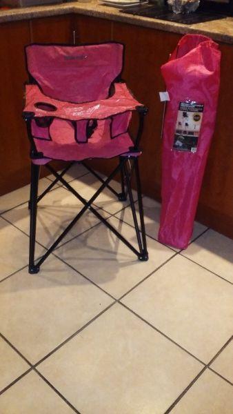Foldable feeding chair with carry bag