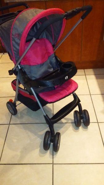 Reversible stroller/ pram NEW condition