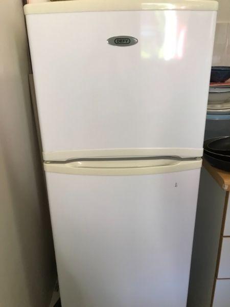 Refrigerator Defy 190l