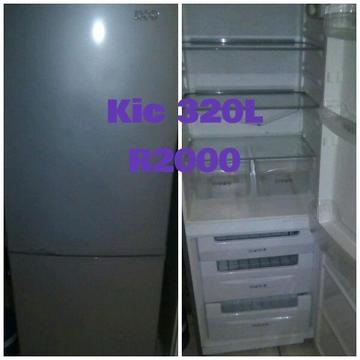 Silver kic 320L fridge freezer....R2000
