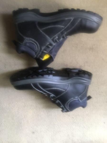 Brand new safety boots for sale