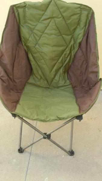 Camping chair in very good condition can accommodate 150kg weight limit all in very good condition