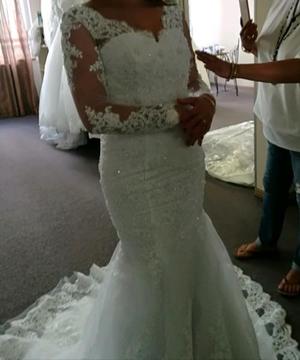 Mermaid lace gowns for Hire
