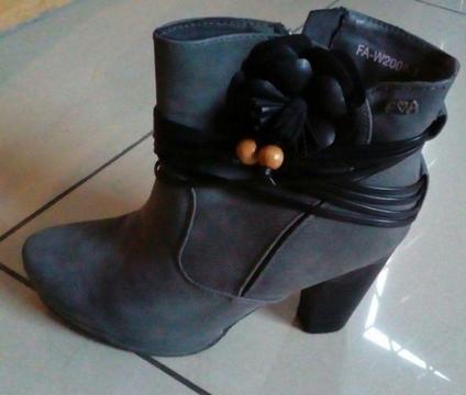 Size 4 heeled ankle boot