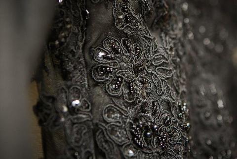 BLACK LACE MATRICBALL GOWN