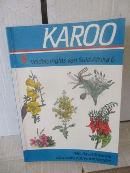 Karoo;Veldblom gids van Suid-Afrika 6---Teks; David Shearing;Illustrasies;Katryn van Heerden