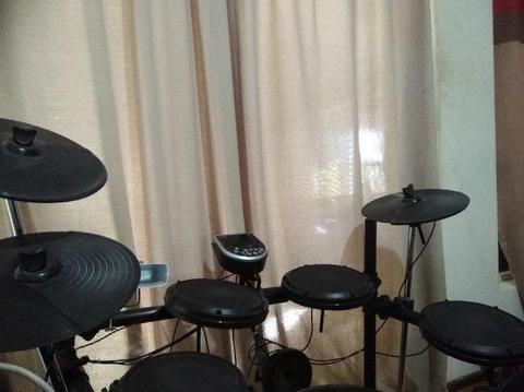 Electric drumkit with cowbell included