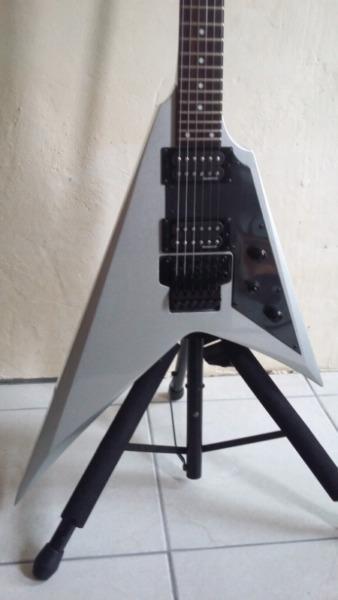 Cort VX-2V-SVM RR style V electric guitar EMG pups & FloydRose MINT!