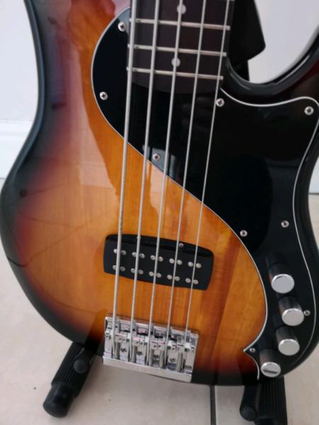 Fender Squier Deluxe 5 String bass