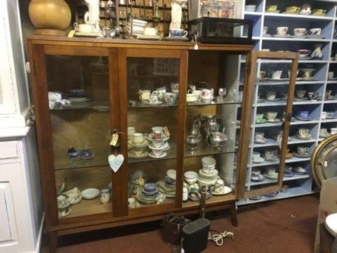 135 x 41 H136 antique Display cabinet with KEY BIG