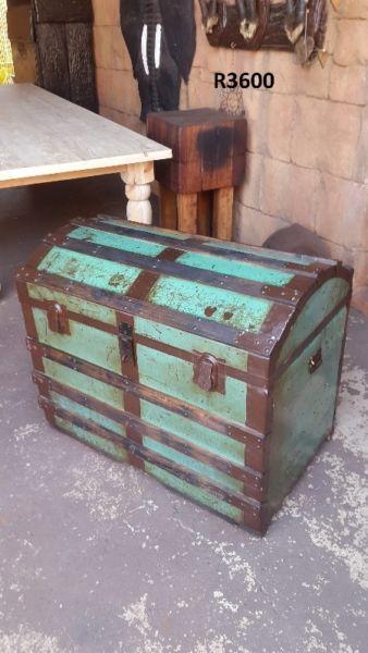 Antique Shipping Trunk (915x570x760)