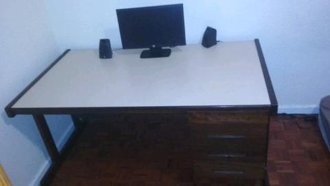 Desk enough big