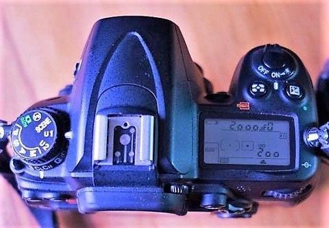 NIKON D7000 DUAL SD SLOT PERFECT CONDITON