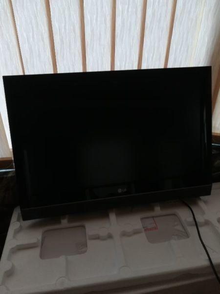 TV , 32 inch LG LCD flat screen TV