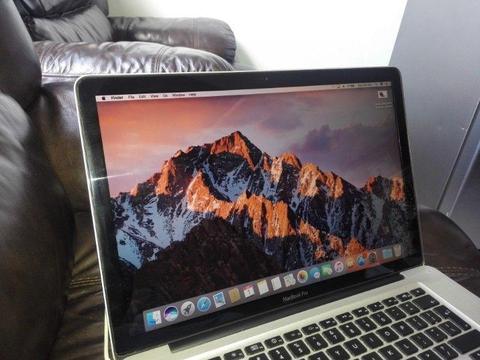 Mid 2011 MacBook Pro Core i7 15 inch for sale in mint cond, 4gb ram, 2.66ghz i7 cpu.500Gb HDD