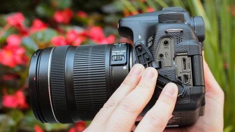 Canon 70D 20MP swivel-touch- screen camera