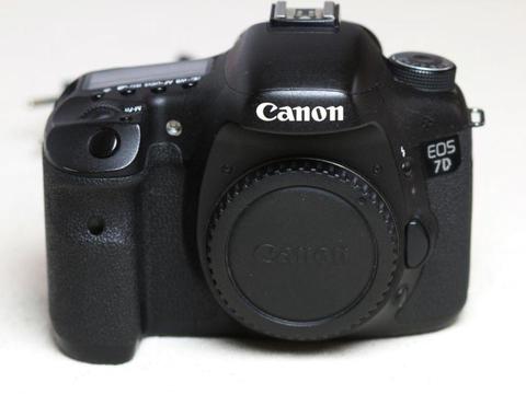 Canon 7D body only for sale... VERY LOW shuttercount - 1540