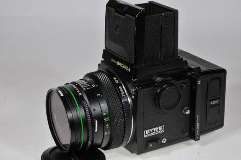 Bronica ETRS medium format film camera, 2 lenses and accesories