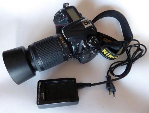 Nikon D300 DSLR Camera + 55-200mmVR Lens incl 16Gb CF Card + Charger and New Battery