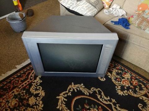74cm colour tv R1200