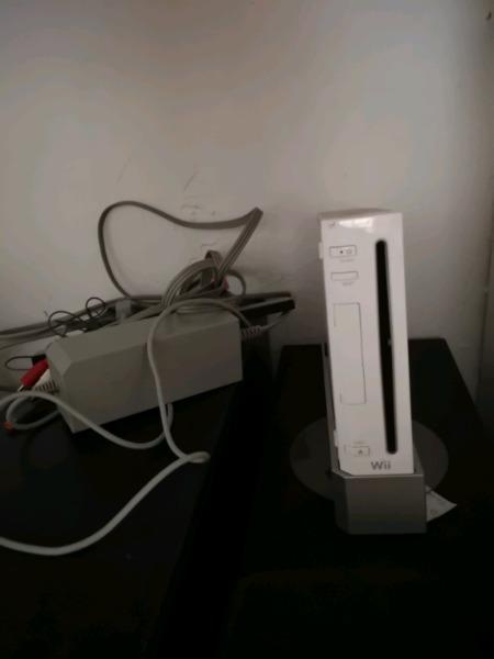 Nintendo Wii with 20 games + accessories!