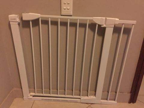 Baby safety gate or for dogs
